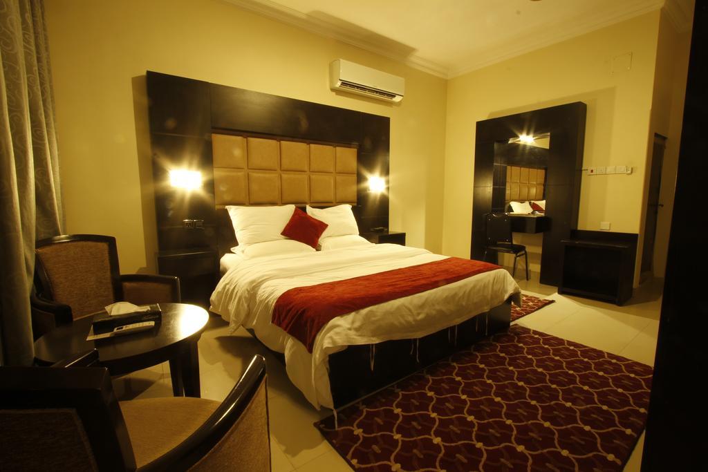 Manazel Al Hamra Apartment 2 Бурайда Стая снимка